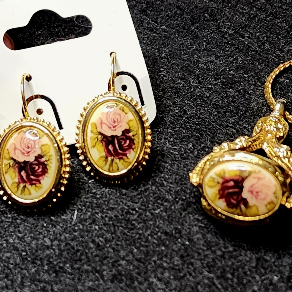 Vintage 1950's Floral Porcelain Earrings & Rotating trio pendant
